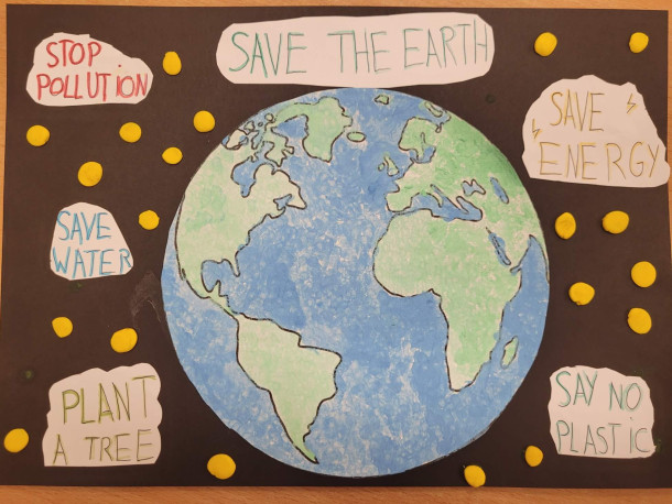 Obraz przedstawia Dzień Ziemi – Earth Day w klasie 2b