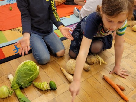Poznajemy warzywa w klasie 0b - Katolicka Szkoła Podstawowa nr7 w Warszawie
