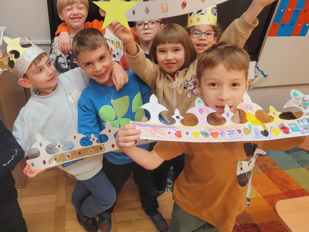 Obraz przedstawia Pierwszaki na Dworze Króla Stanisława Augusta