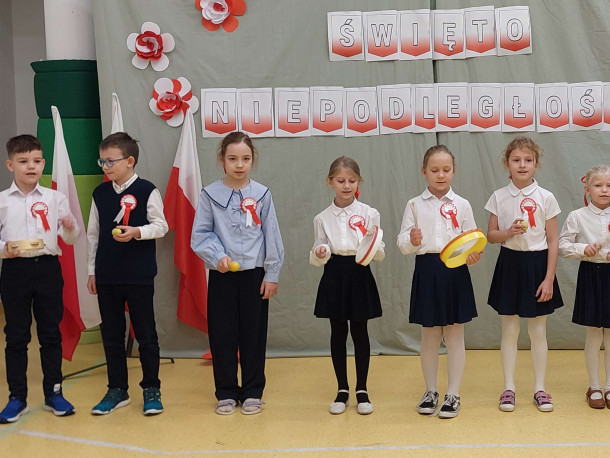 Obraz przedstawia Narodowe Święto Odzyskania Niepodległości - klasy 0-3