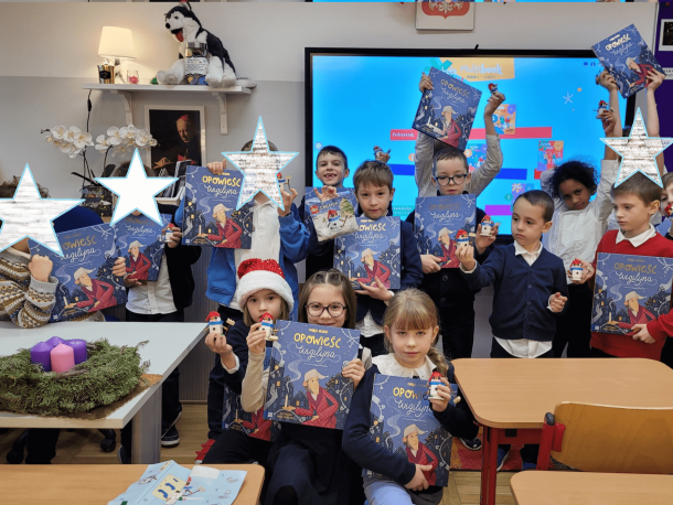 Obraz przedstawia Święty Mikołaj u nas w szkole na Ogrodowej