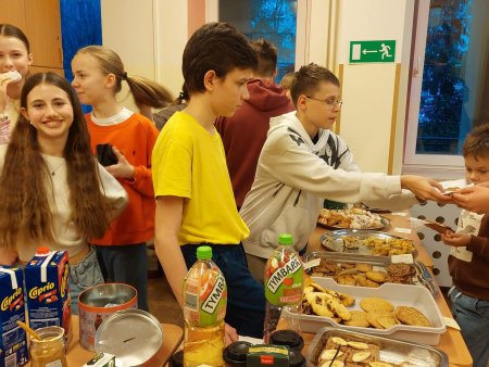 Obraz przedstawia Kawiarenka