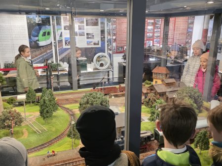 Obraz przedstawia Stacja Muzeum