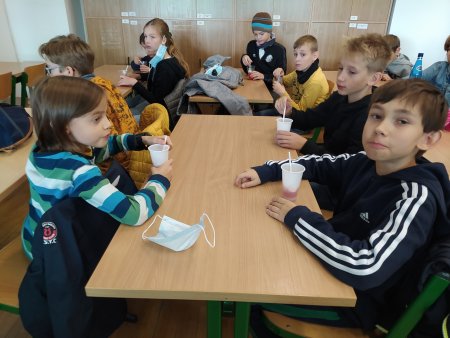 Truskawki dla kosmonautów - Katolicka Szkoła Podstawowa nr7 w Warszawie